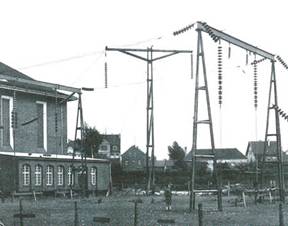 Bild 14: Freiluftversuchsfeld vor dem Höchstspanngs-Prüffeld